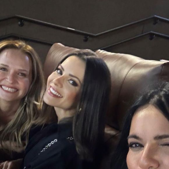 Maria Helena Carone e Sandy: A mãe do médico Pedro Campos chama atenção ao surgir em foto ao lado da cantora.