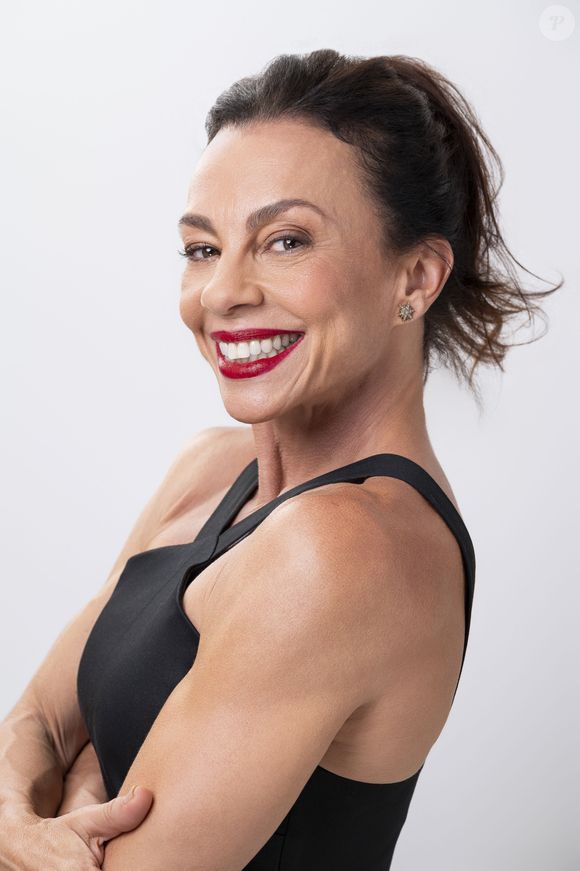 Carla Marins está no ar como a Joyce da novela 'História de Amor', em nova reprise, e prepara volta à Globo em 'Três Graças'