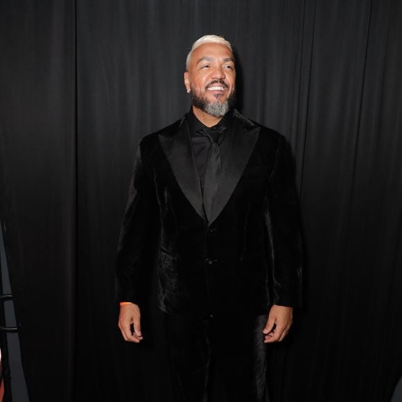Belo escolheu um all black para o aniversário de 50 anos de Leo Dias em 6 de maio de 2025