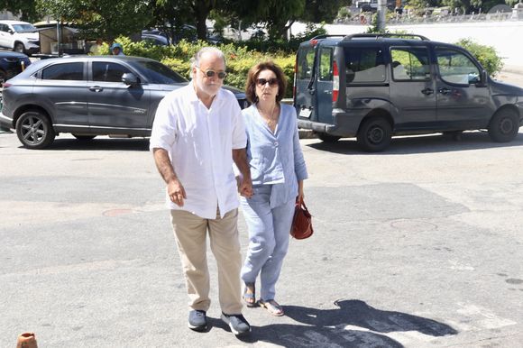 Tony Ramos foi ao velório de Manoel Carlos acompanhado da esposa, Lidiane Barbosa