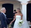 Bárbara Heck apostou em um vestido tomara que caia simples e com um véu gigante