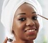 A primeira recomendação de Leire, depois de limpar a pele para remover qualquer resquício de maquiagem ou impureza, é usar um gel para sobrancelhas