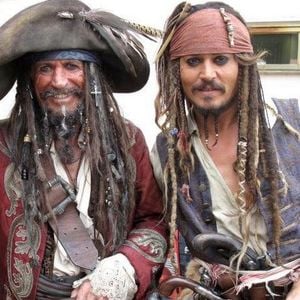 O ator Johnny Depp está em negociação para reprisar Jack Sparrow em 'Piratas do Caribe 6', que ainda está em fase de desenvolvimento