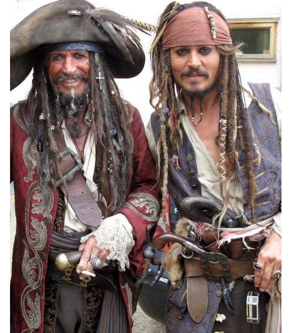 O ator Johnny Depp está em negociação para reprisar Jack Sparrow em 'Piratas do Caribe 6', que ainda está em fase de desenvolvimento