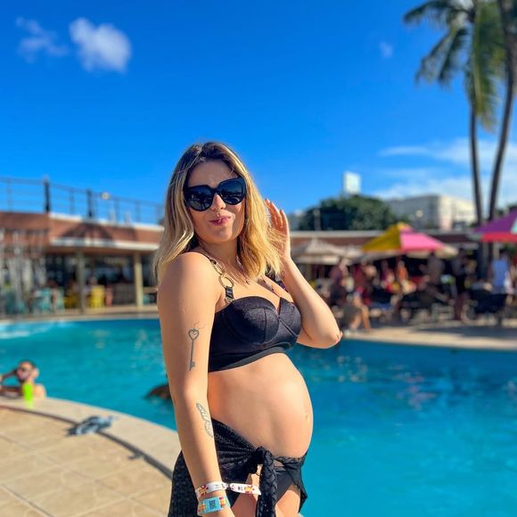 Viih Tube começou com uma barriguinha modesta e sempre a exibiu com orgulho na web