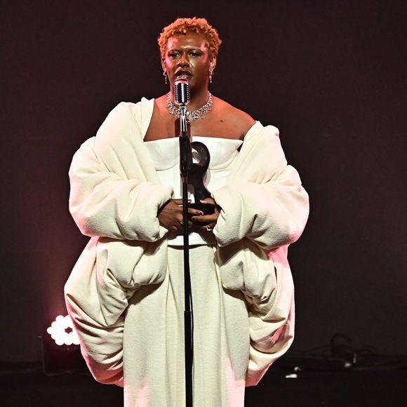 Carlinhos Maia faz piada após errar pronome de Liniker: 'Você foi no show dele. Dela, delu, dolu, de Liniker. Você foi no show de Liniker. Dele! '