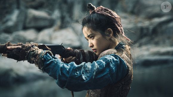 'Mr. Sunshine': após voltar ao país onde nasceu, um homem se envolve com uma mulher que luta pela liberdade de sua terra. Em meio a conflitos políticos e ameaças externas, os dois vivem uma história marcada por amor e resistência
