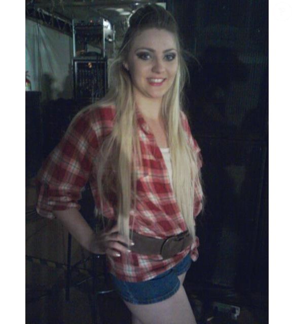 No início da década de 2010, surgiu sua paixão pela Barbie e o desejo de ficar como a boneca