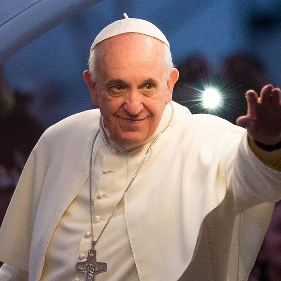 Papa Francisco está internado há quase três semanas com pneumonia dupla e não tem previsão de alta