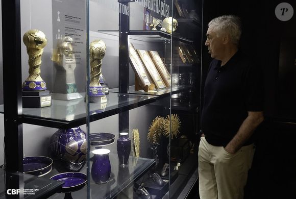 Técnico do Brasil na Copa 2026, Carlo Ancelotti já lançou quatro livros, incluindo uma autobiografia