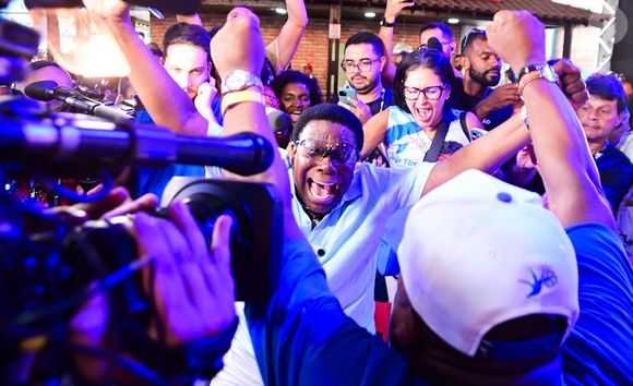 A Beija-Flor de Nilópolis é a grande campeã do carnaval 2025 no Rio de Janeiro!