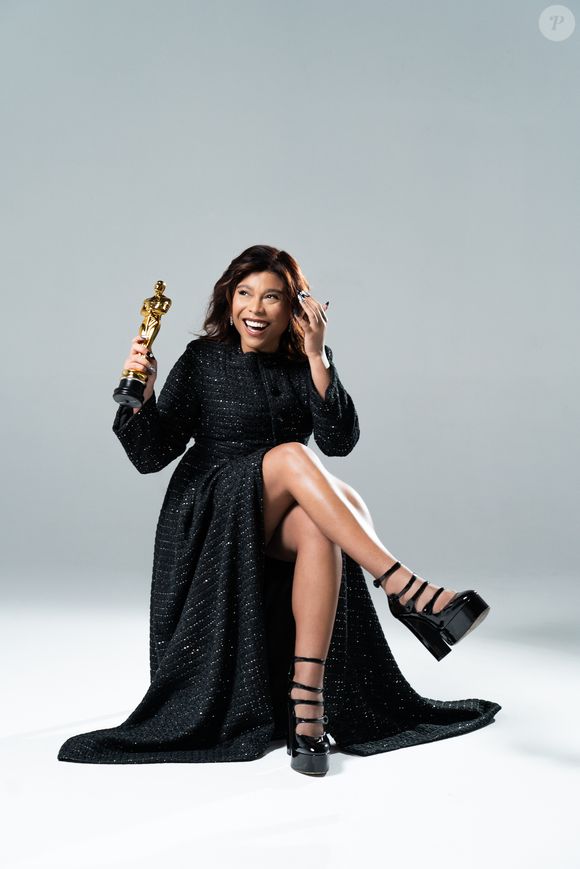Blogueirinha homenageou a vitória de Fernanda Torres como 'Melhor Atriz' no Globo de Ouro