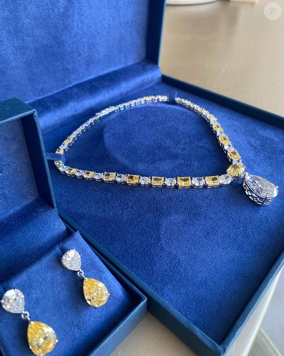 Ana Clara usou colar riviera 40cm