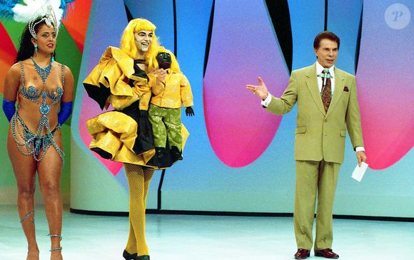 Filha de Silvio Santos foi atacada após nota do SBT apoiando Erika Hilton em meio à polêmica com Ratinho: 'Peça perdão às mulheres e honre a memória do seu pai' - foto ilustrativa tem Leonora Áquilla nos anos 1990 no programa 'Show de Calouros'