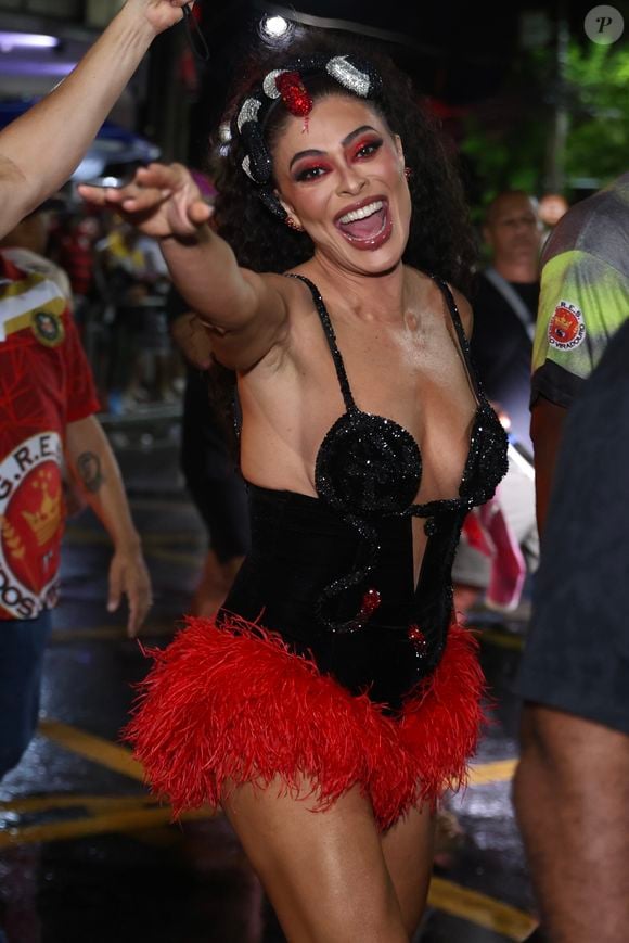 Juliana Paes ‘vai ser rainha por um ano só, em homenagem a mim. Ano que vem a escola escolhe a rainha que achar melhor’, afirmou Mestre Ciça