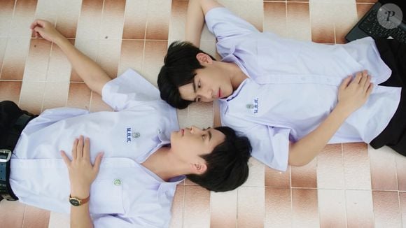 Em 'My School President', o vocalista de uma banda luta para manter o clube de música ativo, mas mal sabe que o presidente do conselho estudantil é apaixonado por ele