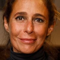 Lisa da novela 'A Viagem', Andrea Beltrão faz rara aparição com o filho mais velho em estreia de peça. Fotos!