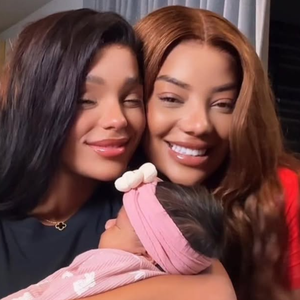 Ludmilla e Brunna Gonçalves exibem o rosto da filha pela primeira vez e derretem famosos e fãs: ‘A cara da Lud’