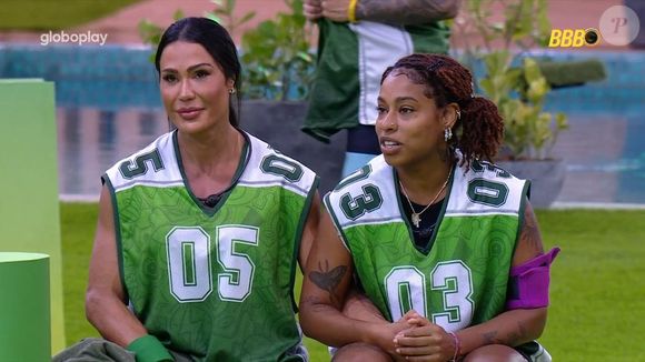 Gracyanne é consolada por Thamiris, após cair no choro no 'BBB 25'