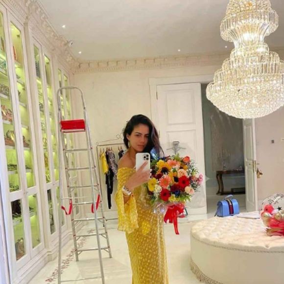 Daniela Albuquerque exibe nas suas redes sociais parte de sua mansão, a maior do Brasil