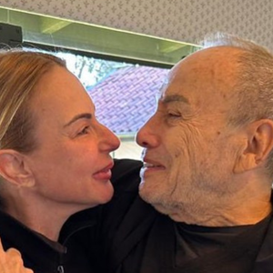 De acordo com Mari Saade, esposa do artista, ele procurou um especialista em harmonização peniana com o objetivo de “aumentar e embelezar” os órgãos genitais.