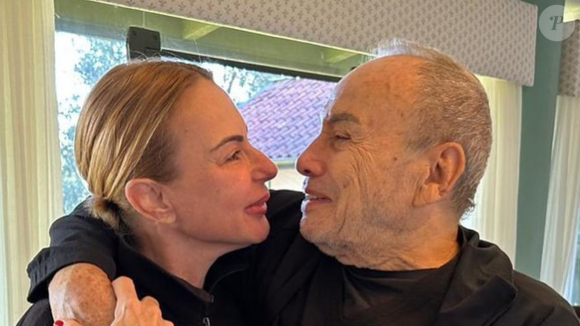 De acordo com Mari Saade, esposa do artista, ele procurou um especialista em harmonização peniana com o objetivo de “aumentar e embelezar” os órgãos genitais.