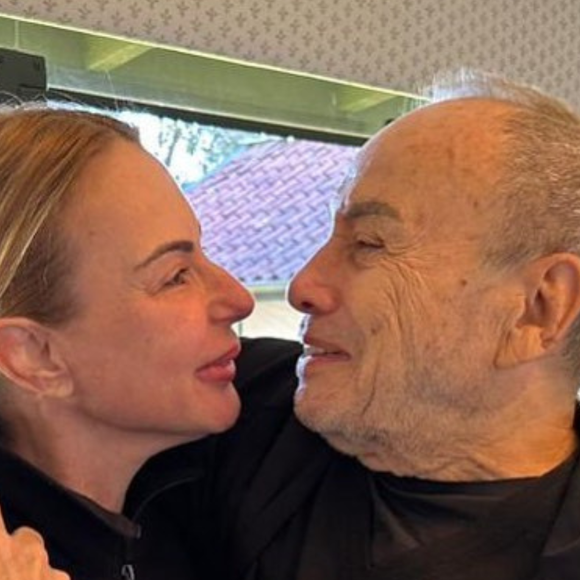 De acordo com Mari Saade, esposa do artista, ele procurou um especialista em harmonização peniana com o objetivo de “aumentar e embelezar” os órgãos genitais.