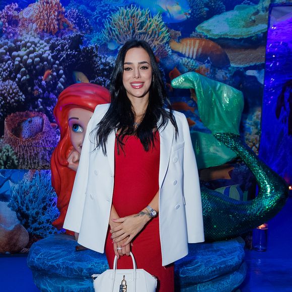 Grávida pela 2ª vez de Neymar, Bruna Biancardi roubou a cena com um traje básico, confortável e elegante, combinado ao blazer oversized.