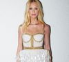 Marina Ruy Barbosa usa look Balmain ao aparecer loira