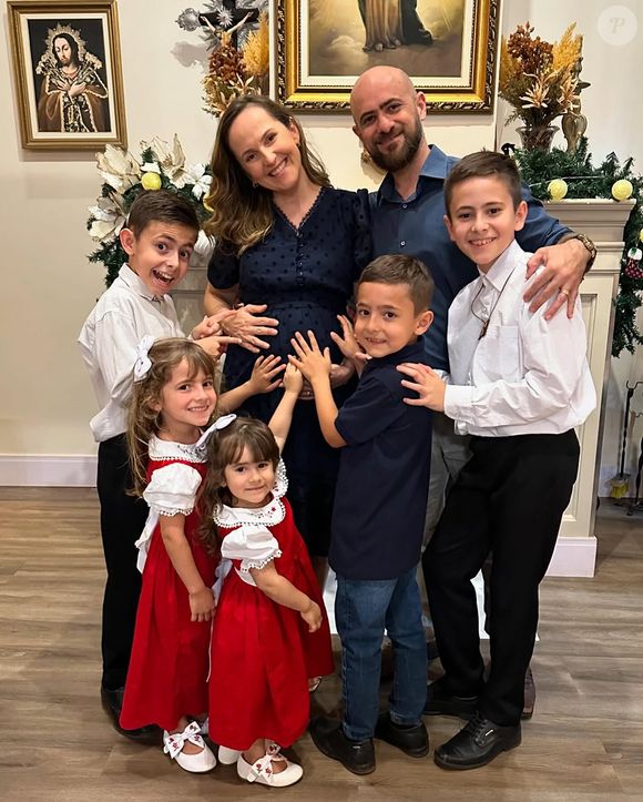 Tiba Camargos espera terceira filha com a mulher, Déa Camargos; casal é pai de três meninos