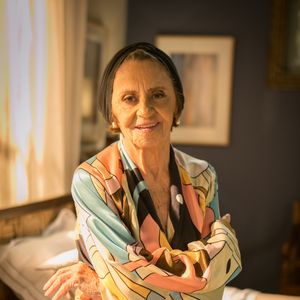 A atriz Laura Cardoso: sua última novela, 'A Dona do Pedaço' (2019), também foi escrita por Carrasco, embora Laura tenha sido substituída antes das gravações.