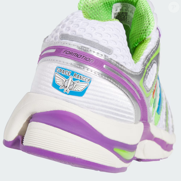 Se Woody representa os clássicos, Buzz Lightyear é o responsável pelo modelo mais futurista e ousado da coleção da Adidas
