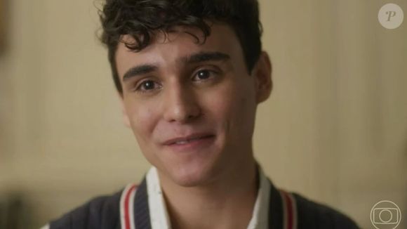 Guto (Pedro Goifman) confessa que é gay e recebe apoio dos amigos na novela Garota do Momento