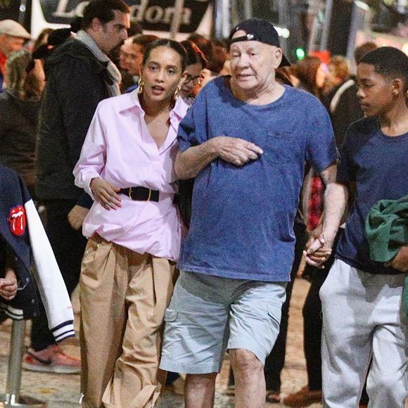 Taís Araújo e os filhos curtiram o espetáculo ‘Rita Lee, uma Autobiografia Musical’, protagonizado por Mel Lisboa