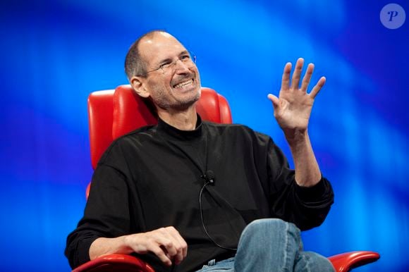 Em 12 de junho de 2005, Steve Jobs discursou para os formandos da Universidade Stanford, na Califórnia, e compartilhou algumas das principais experiências de sua trajetória