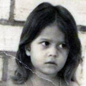 Essa menina viveu uma infância assolada pela violência doméstica. Hoje, é cantora e se prepara para dividir palco com uma diva internacional. Reconhece?