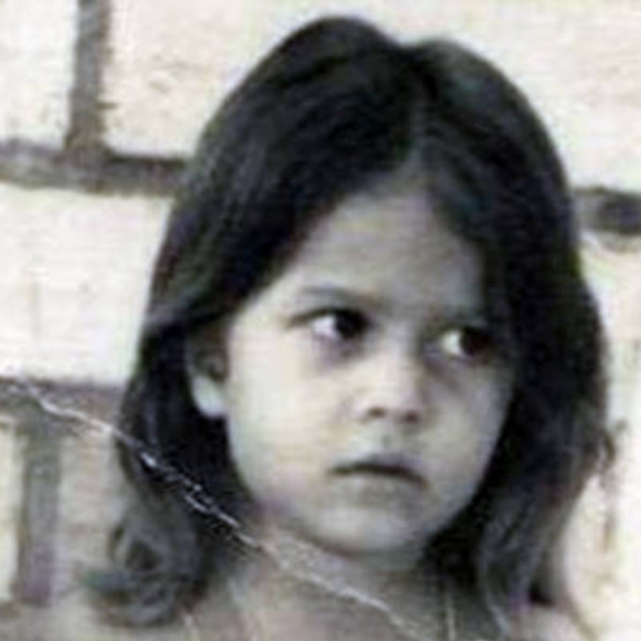 Essa menina viveu uma infância assolada pela violência doméstica. Hoje, é cantora e se prepara para dividir palco com uma diva internacional. Reconhece?