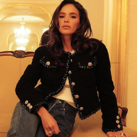 Adeus ao jeans skinny! 3 vezes que Bruna Marquezine usou calças retas e provou que o corte é o mais elegante de 2025