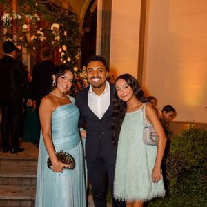 Tirullipa é casado com Stefânia Lemos há 15 anos, com quem tem duas filhas: Lunna e Layla