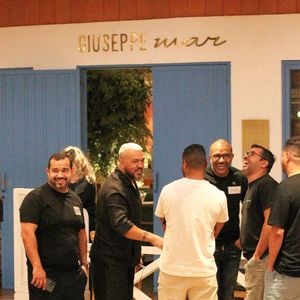 O cantor Belo comemorou o aniversário de 51 anos junto com amigos em um shopping na Barra da Tijuca, zona oeste do Rio de Janeiro.