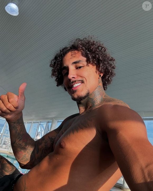 MC Livinho já havia deixado o alerta para o público nas redes sociais: ‘Lembrando que lá não tem conteúdos explícitos’