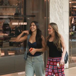 Neste sábado (21), Rafa e Duda foram vistas em um shopping na Barra da Tijuca, no Rio de Janeiro