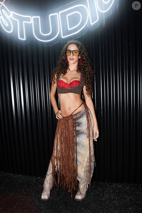 Lollapalooza Brasil 2025: Marina Sena deixou seu sutiã à mostra em um look ousado e estiloso