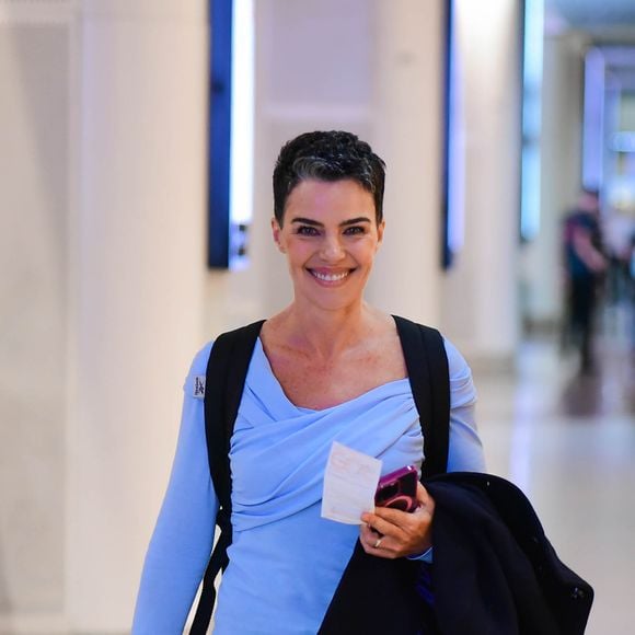 Ana Paula Arósio foi flagrada em solos brasileiros na noite desta quinta-feira (10)