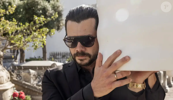 Álvaro Morte, o Professor de La Casa de Papel, interpreta Rafael, pai de Marta em 'Duas Covas'