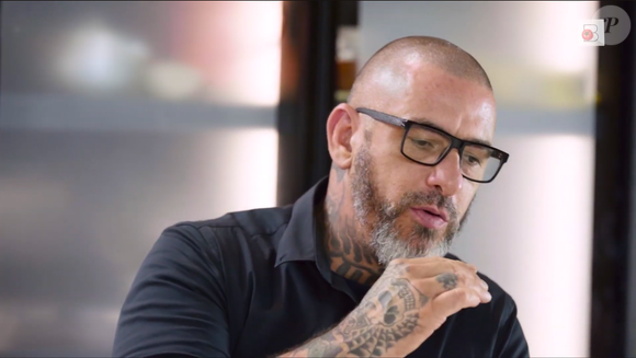 Henrique Fogaça ensinou a fazer um arroz doce de vó em um vídeo publicado no YouTube