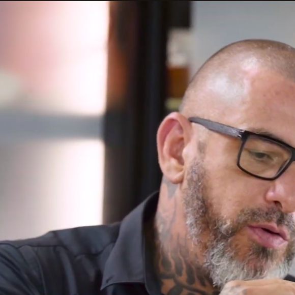 Henrique Fogaça ensinou a fazer um arroz doce de vó em um vídeo publicado no YouTube