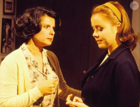 Incesto, com cena de beijo na boca de mãe e filho quase foi alvo da Censura na novela 'Mandala' - na primeira fase, Giulia Gam viveu Jocasta