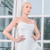 Casamento de Ana Hickmann e Edu Guedes: apresentadora posa belíssima com vestido de noiva acinturado e maxi laço, saia volumosa e decote drapeado; veja fotos!