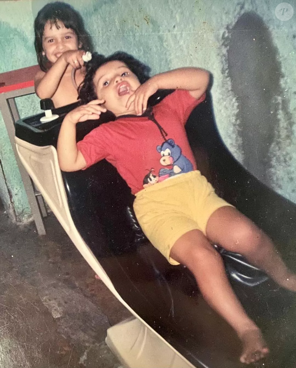 FOTO 10 - Ela conquistou milhões de brasileiros em um reality show, ganhou uma torcida apaixonada e, depois da vitória, decidiu investir de vez na música. Hoje, a paraibana segue explorando sua carreira como cantora e mantém uma legião de fãs conhecidos por um apelido bem característico. Quem será essa menina?